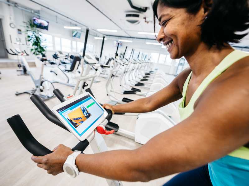 Das Theoriebuch Bootstheorie.chvom Bootsfahrlehrer Andreas Gehri für Einsteiger wie angehende Führer von Motor- und Segelschiffen vermittelt leicht und verständlich die Grundlagen zu den geforderten theoretischen Kenntnissen für den Bootsführerschein Motorboot Kat. A, Passagierschiff Kat. B, Güterschiff Kat. C und Segelschiff Kat. D auf allen Schweizerischen Gewässern.